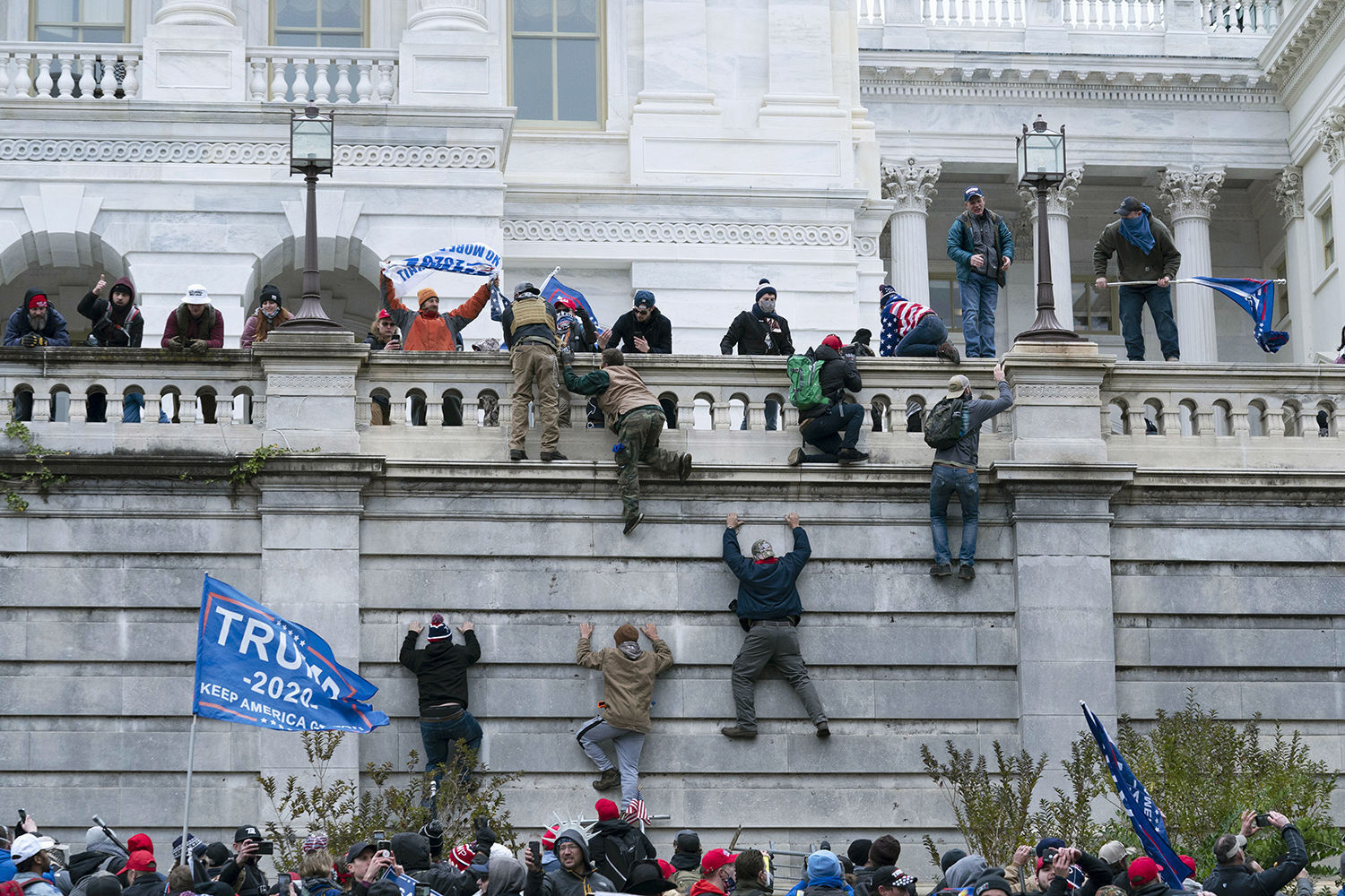 hires: Capitol riot, outside